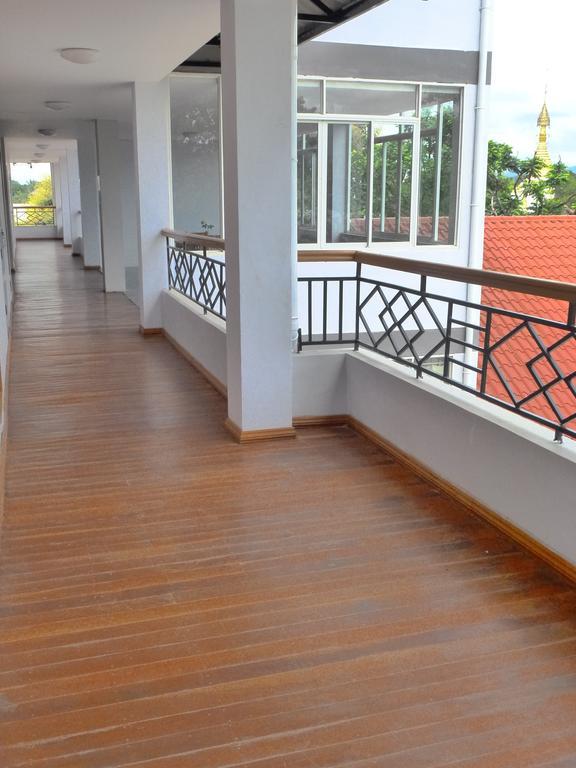 Golden Lotus Inle Hotel Nyaung Shwe Exterior foto